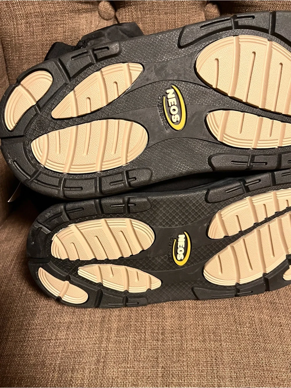 NEOS Villager waterproof overshoe size medium